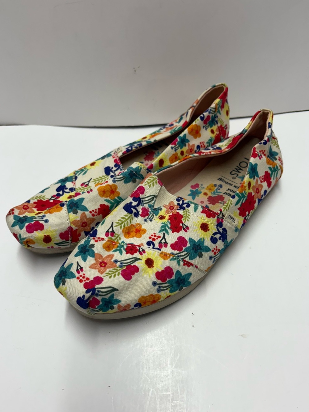 Toms Floral Classic Canvas Bloom Where You Are Planted Slip On Shoes Sz 7 - Picture 3 of 8
